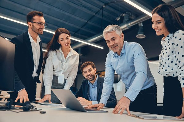 Décryptage : pourquoi les seniors ont aussi besoin de smartphones